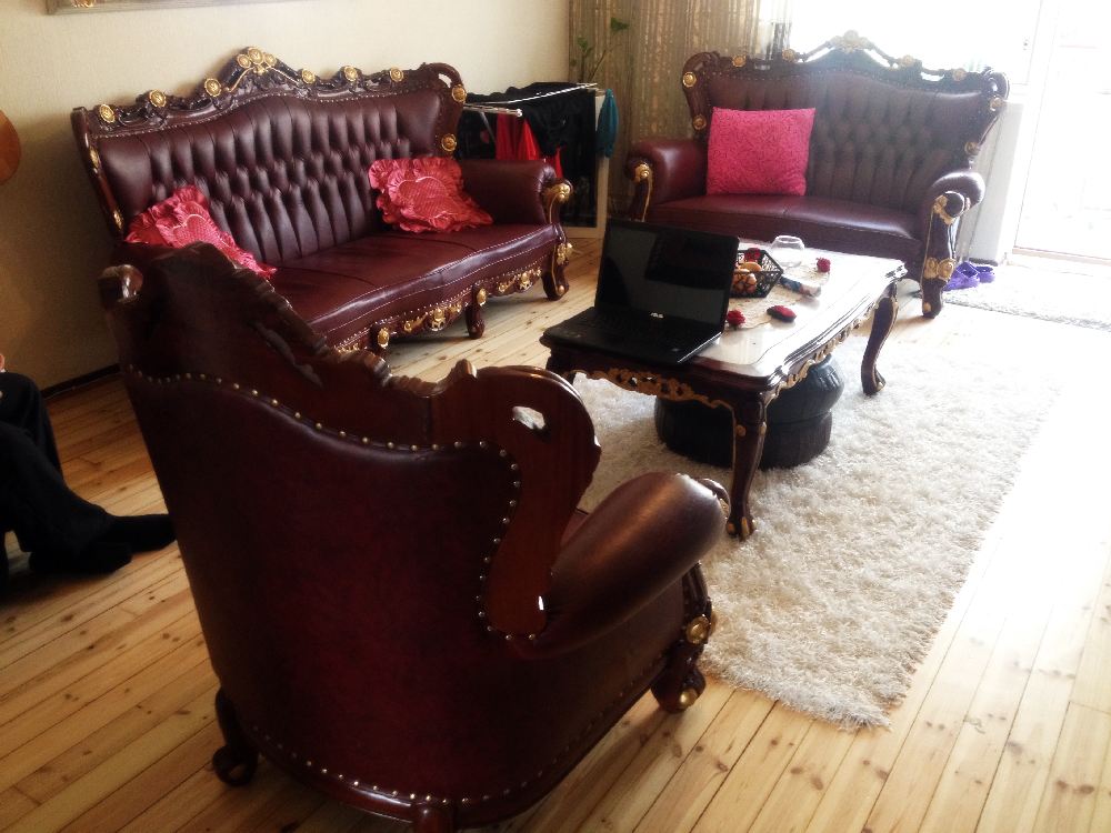 Комплект диванов кожаных с креслами в стиле рококо